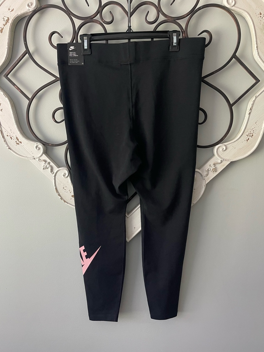 Women’s Nike High Rise Leggings - Picture 2 of 4